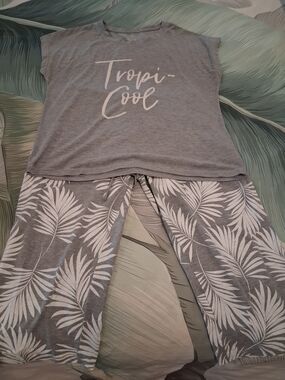 Grey 'Tropi-Cool' Short Sleeve / Capri Pajama Set 🌴🩶☺️